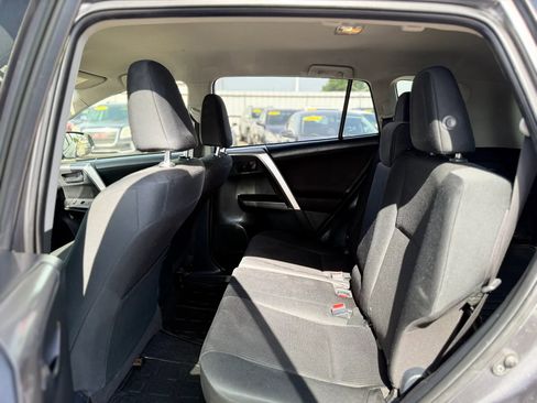 Used 2018 Toyota RAV4 LE w/ All Weather Liner Package FWD image 31
