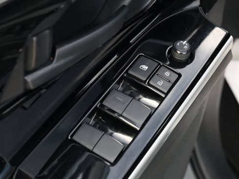 Used 2024 Toyota bZ4X XLE image 27