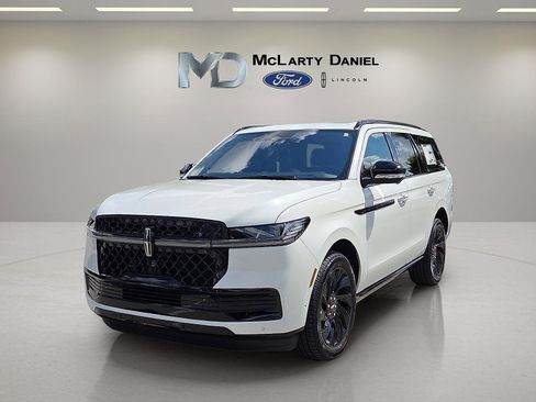 New 2025 Lincoln Navigator Reserve w/ Jet Appearance Package image 2