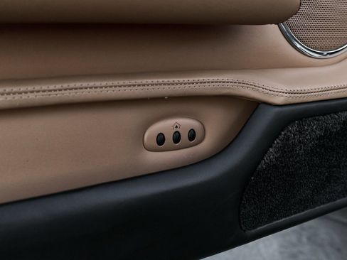 Used 2009 Bentley Azure image 28