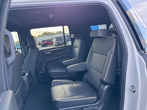New 2025 Chevrolet Suburban Premier RWD image 8