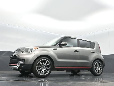 Used 2019 Kia Soul ! FWD image 11