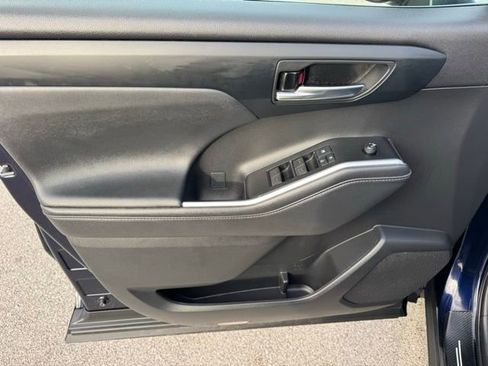 Used 2021 Toyota Highlander XLE image 8