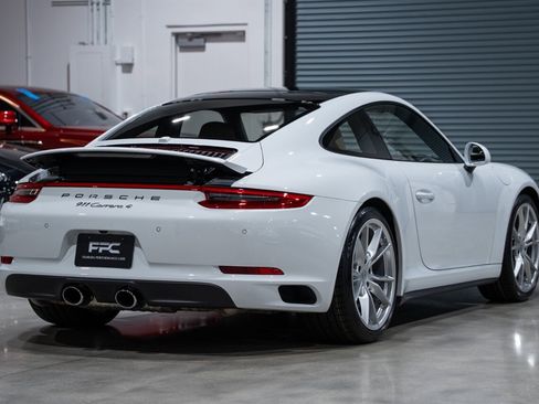 Used 2019 Porsche 911 Carrera 4 AWD/4WD image 15
