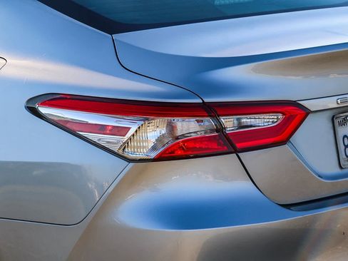 Used 2019 Toyota Camry L image 11