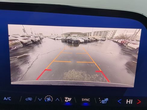 Used 2025 Chevrolet Suburban Z71 image 25