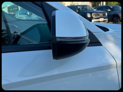 Used 2025 Hyundai Kona SEL FWD image 23