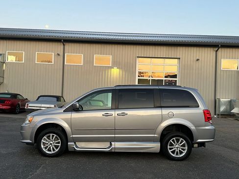 Used 2014 Dodge Grand Caravan SXT FWD image 9