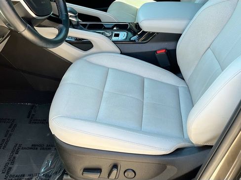 Used 2024 Kia Telluride EX w/ EX Captain's Chair Package AWD/4WD image 20