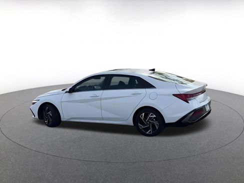 Used 2025 Hyundai Elantra SEL FWD image 10