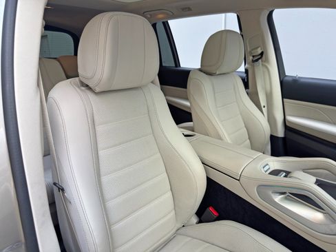 Used 2023 Mercedes-Benz GLS 450 4MATIC image 46