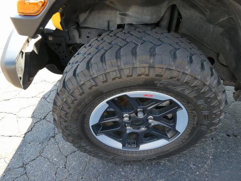 Used 2021 Jeep Wrangler Unlimited Rubicon w/ Dual Top Group image 10