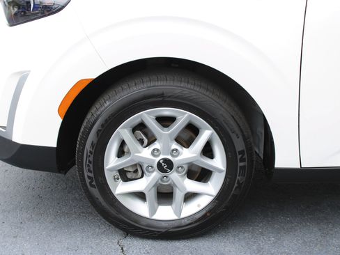 Used 2025 Kia Soul LX FWD image 11