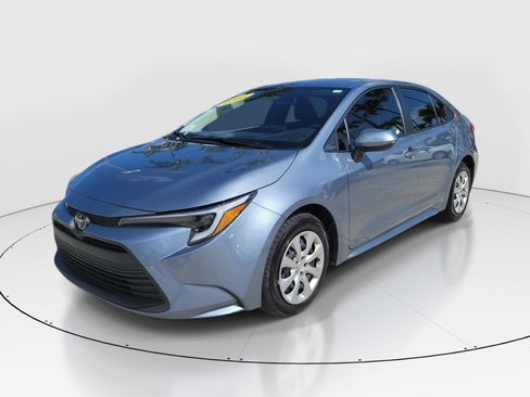 Used 2026 Toyota Corolla LE FWD image 3