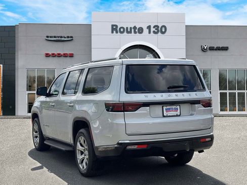 Used 2022 Jeep Wagoneer Series II AWD/4WD image 3