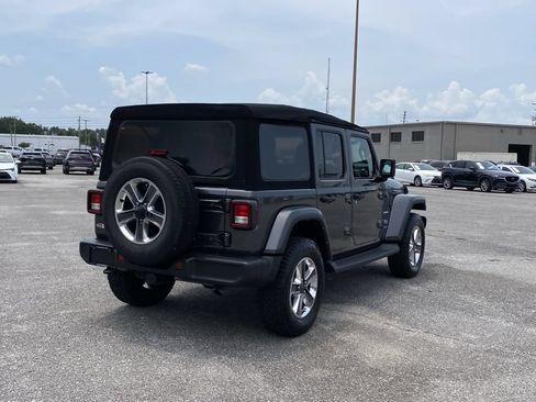 Used 2022 Jeep Wrangler Unlimited Sahara AWD/4WD image 8