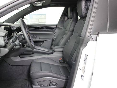 New 2026 Porsche Macan 4 Electric image 5