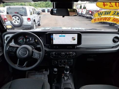 Used 2024 Jeep Wrangler Unlimited AWD/4WD image 14