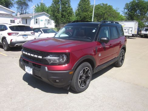 Used 2025 Ford Bronco Sport Outer Banks w/ Outer Banks Tech Package+ AWD/4WD image 3