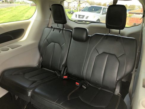 Used 2020 Chrysler Voyager Lxi image 20