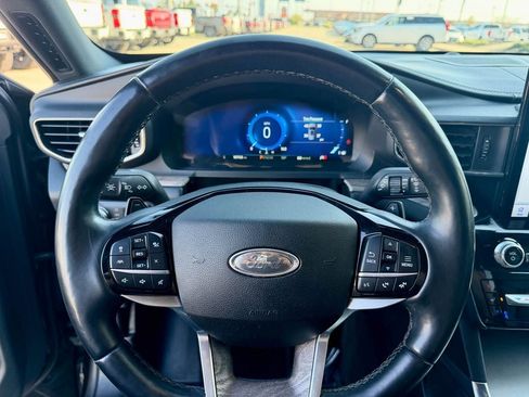 Used 2021 Ford Explorer Platinum w/ Equipment Group 601A AWD/4WD image 30