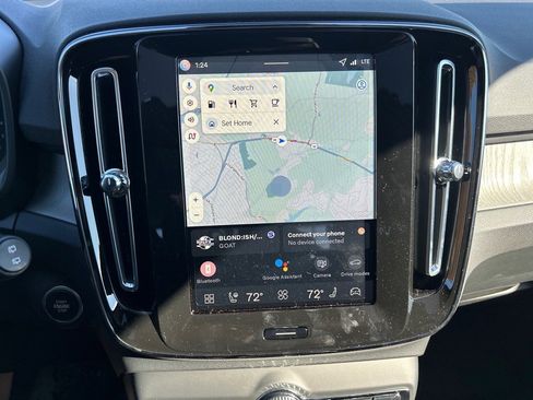 New 2026 Volvo XC40 B5 Core w/ Protection Package Premier image 8