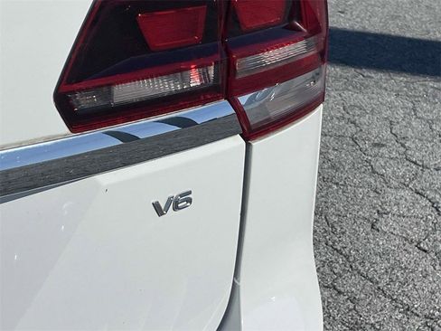 Used 2019 Volkswagen Atlas SE w/ Towing Package image 14