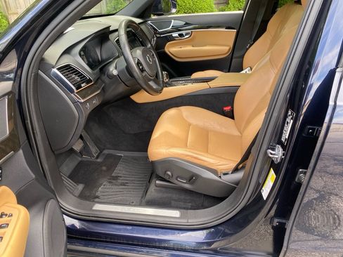 Used 2017 Volvo XC90 T6 Momentum w/ Momentum Plus Package AWD/4WD image 10