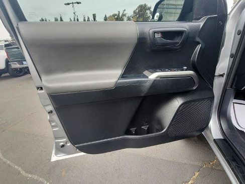 Used 2017 Toyota Tacoma SR5 image 19