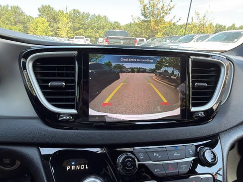 New 2027 Chrysler Pacifica LX FWD image 30