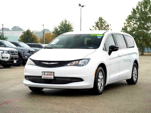 New 2026 Chrysler Voyager LX image 7