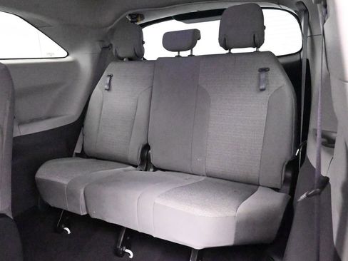 Used 2022 Toyota Sienna LE FWD image 18