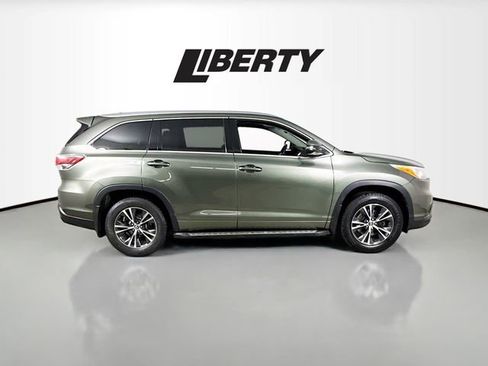 Used 2016 Toyota Highlander XLE image 8
