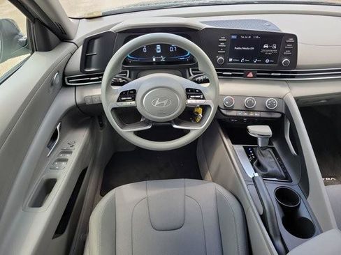 Certified 2026 Hyundai Elantra SE FWD image 15
