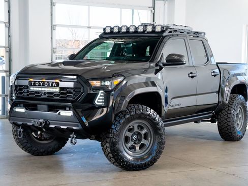 Used 2024 Toyota Tacoma TRD Off-Road image 2