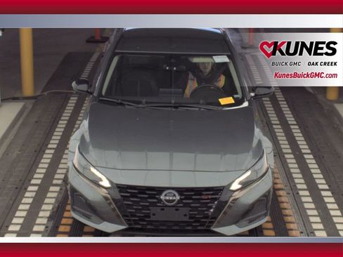 Used 2024 Nissan Altima 2.5 SR image 3