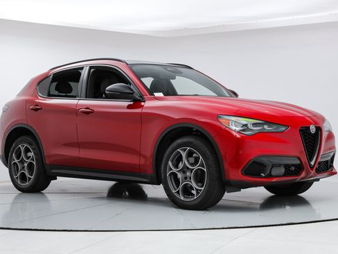 New 2025 Alfa Romeo Stelvio Sprint w/ Convenience Package AWD/4WD image 7
