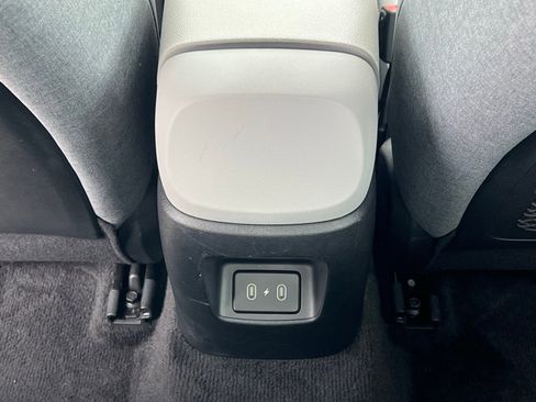 Certified 2025 Hyundai Elantra Limited image 18