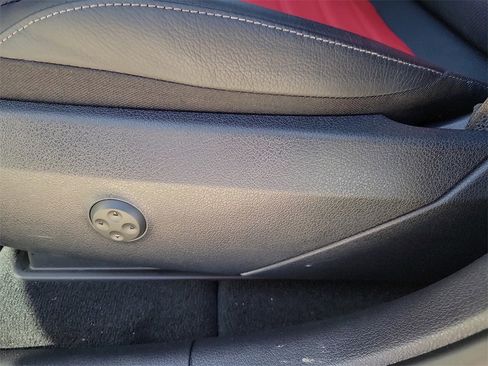 Used 2025 Mercedes-Benz GLC 300 4MATIC image 20