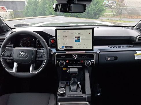 New 2025 Toyota Tacoma TRD Off-Road AWD/4WD image 10