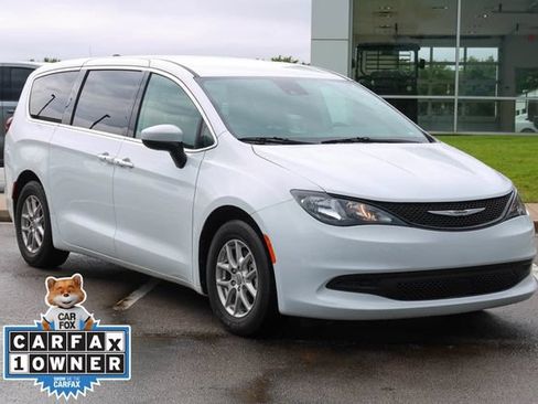 Used 2023 Chrysler Voyager LX FWD image 1
