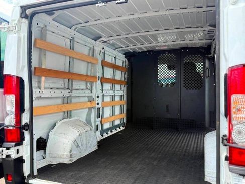 Used 2025 RAM ProMaster 2500 w/ U-Haul Equipment Group FWD image 7