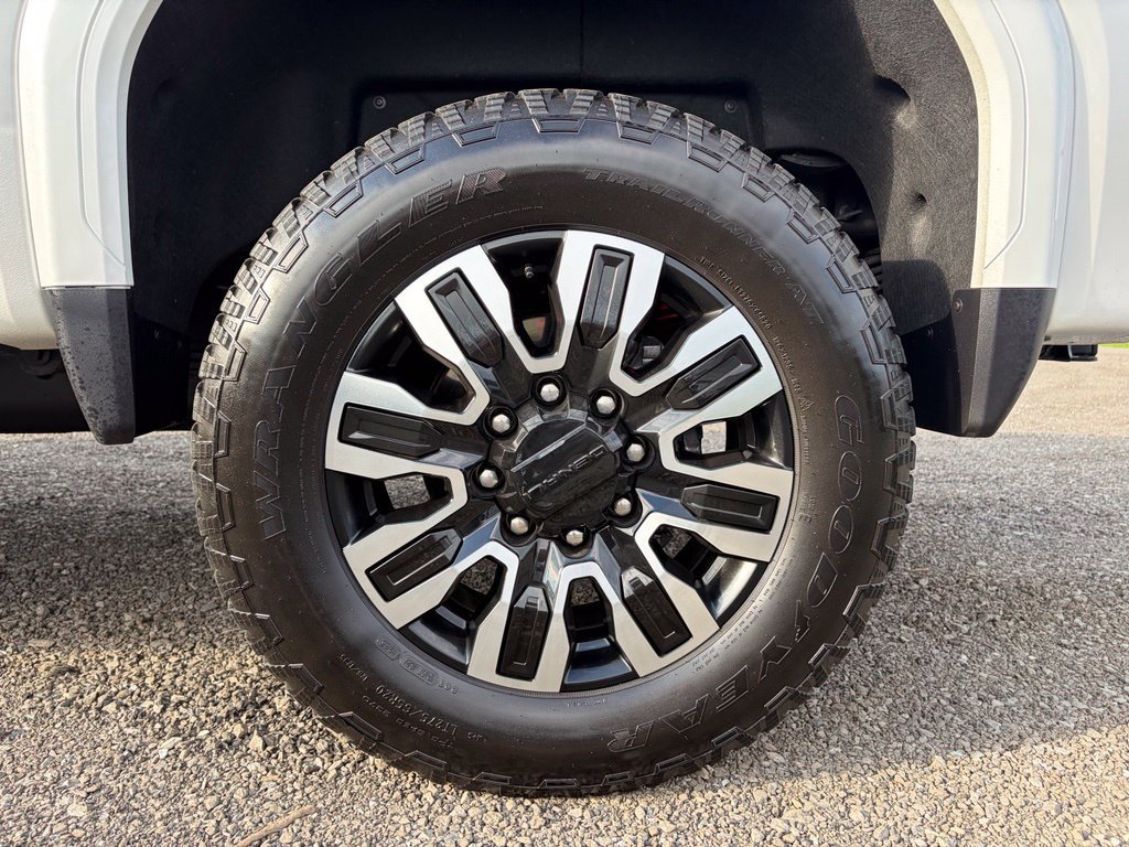 Used 2024 GMC Sierra 3500 Denali Ultimate AWD/4WD image 17