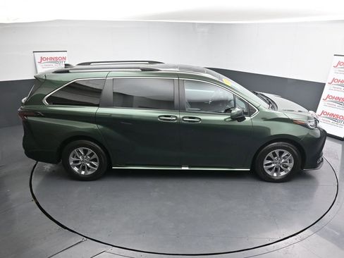 Used 2023 Toyota Sienna XLE image 34