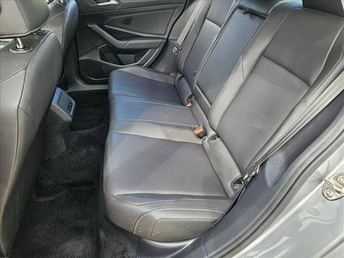 Used 2020 Volkswagen Jetta SE w/ SE Cold Weather Package image 17