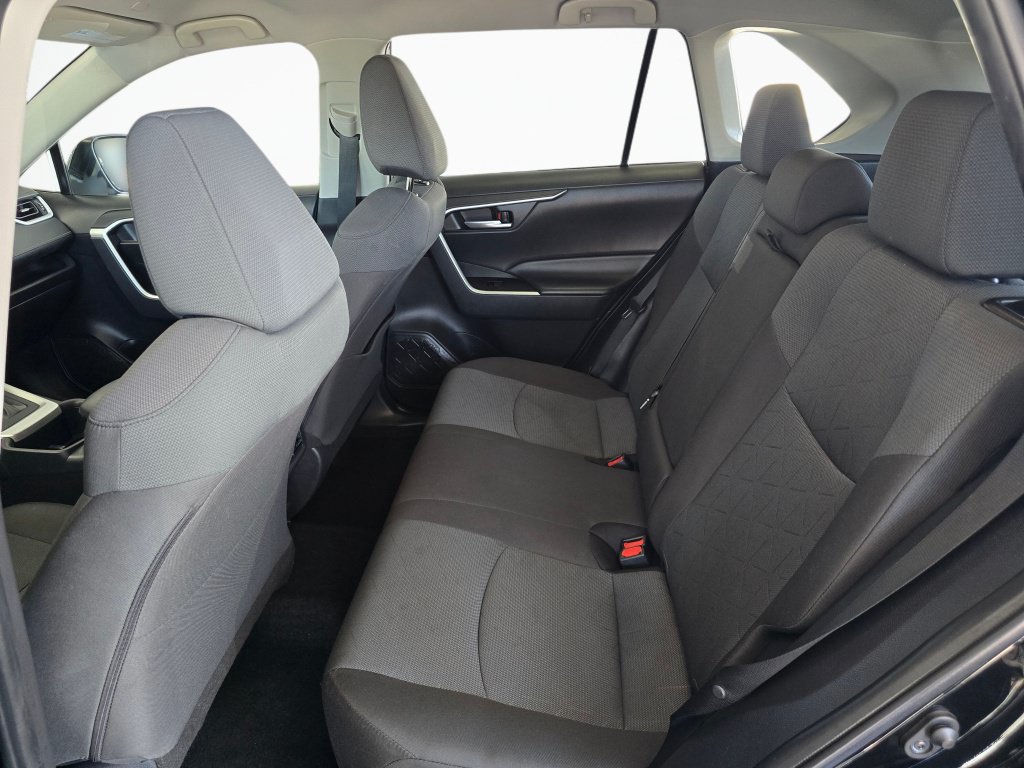 Used 2025 Toyota RAV4 XLE AWD/4WD image 36
