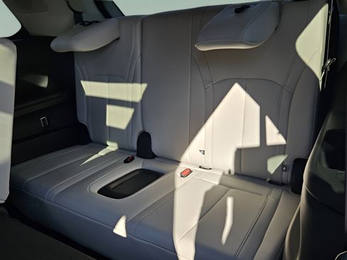Certified 2027 INFINITI QX60 Luxe w/ Cargo Package FWD image 9