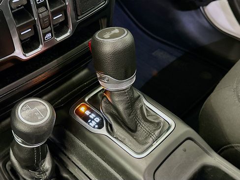 Used 2022 Jeep Wrangler Sport S image 25