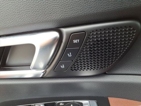 Used 2025 Kia Telluride SX w/ SX Captain's Chair Package image 10