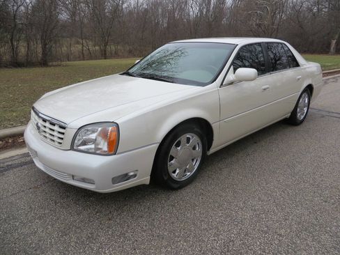 Used 2002 Cadillac De Ville DTS w/ Premium Equipment Pkg image 1